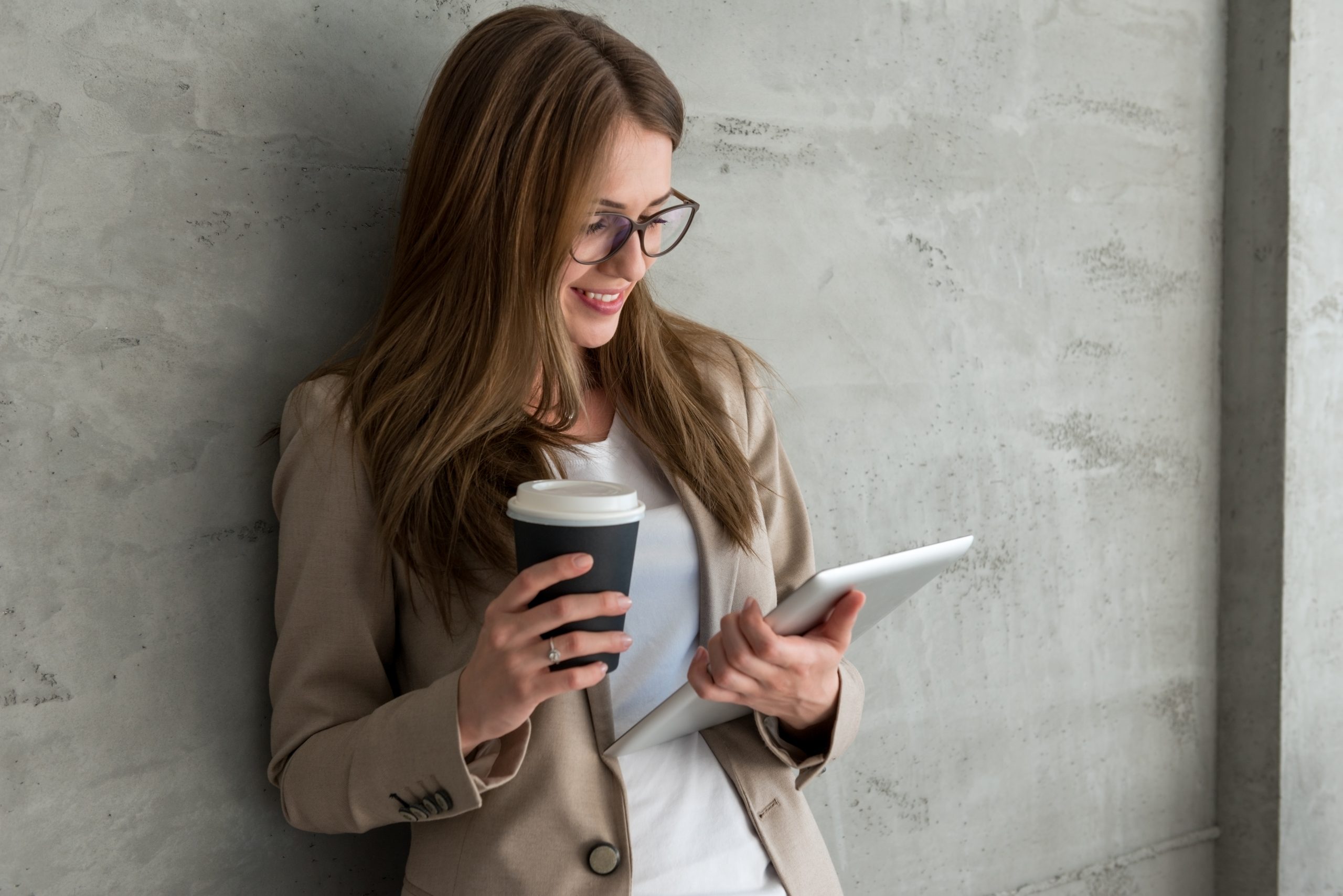 business-woman-holding-a-tablet-and-coffee-2023-03-10-20-52-59-utc-scaled-1